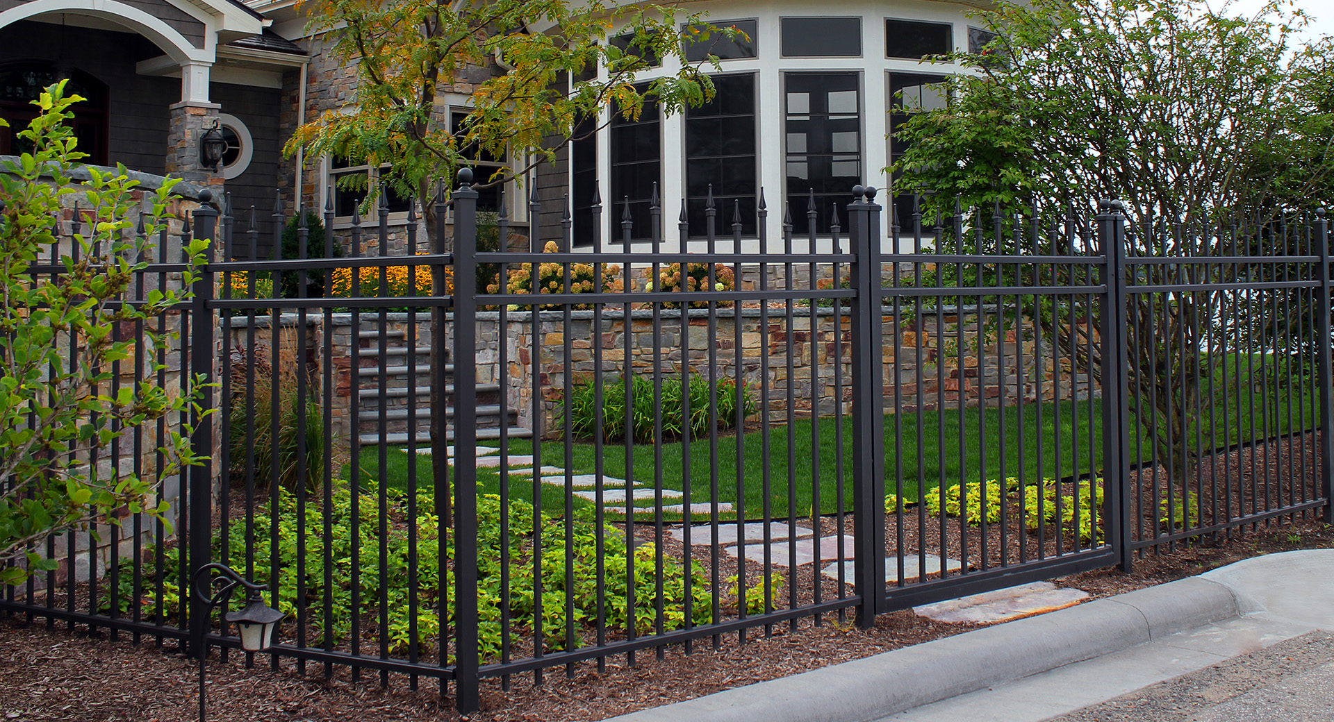 Pedestrian Walk Gate Victoria Staggered