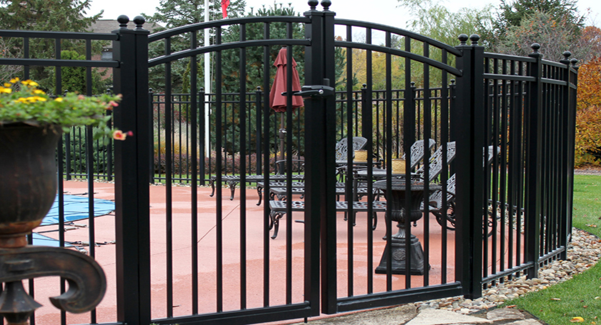 banner-Ascot-03-Walk-Swing-Gate